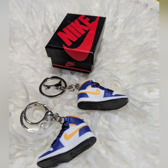 Nike Mini Sneaker Keychain - Picture 6 of 10